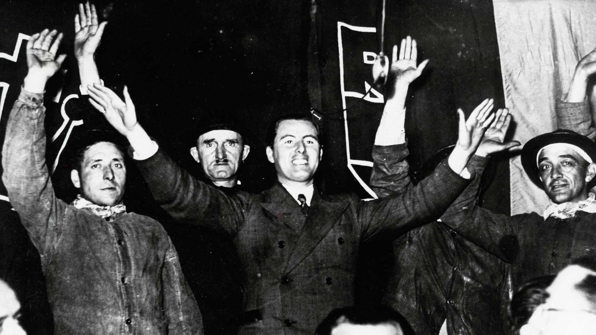 Der belgische Politiker und SS-Offizier Léon Degrelle auf einer nicht datierten Aufnahme in London. Der belgische Politiker und SS-Offizier Léon Degrelle auf einer nicht datierten Aufnahme in London.