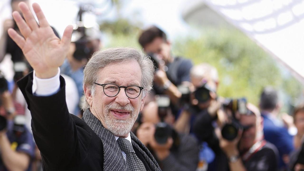 Der Regisseur Steven Spielberg auf den 69. Filmfestspielen in Cannes, im Mai 2016. Der Regisseur Steven Spielberg auf den 69. Filmfestspielen in Cannes, im Mai 2016.