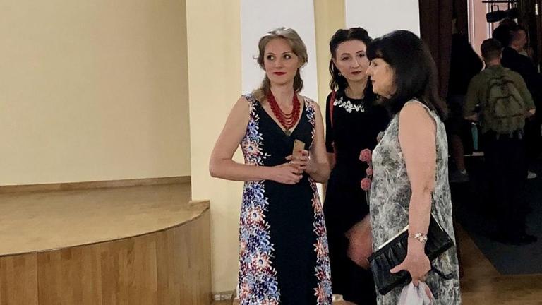 Tatjana Plis (v.l.), Olga Borisowa und Marina Jaworska bei einem Konzertabend in Sewerodonezk Tatjana Plis (v.l.), Olga Borisowa und Marina Jaworska bei einem Konzertabend in Sewerodonezk