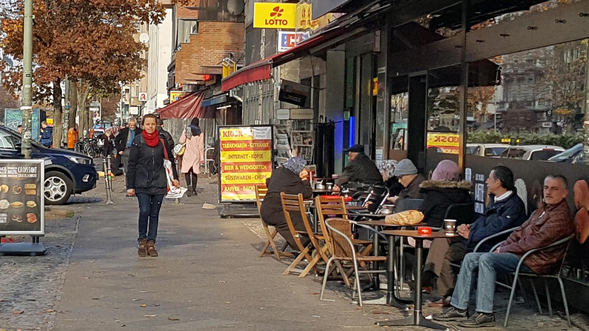 Café am Kottbusser Damm in Berlin-Kreuzberg Café am Kottbusser Damm in Berlin-Kreuzberg