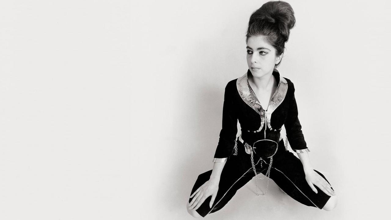 Ingrid Wiener, geborene Schuppan, trägt 1968 ein Schmuckstück von Ernst Graf. Ingrid Wiener, geborene Schuppan, trägt 1968 ein Schmuckstück von Ernst Graf.