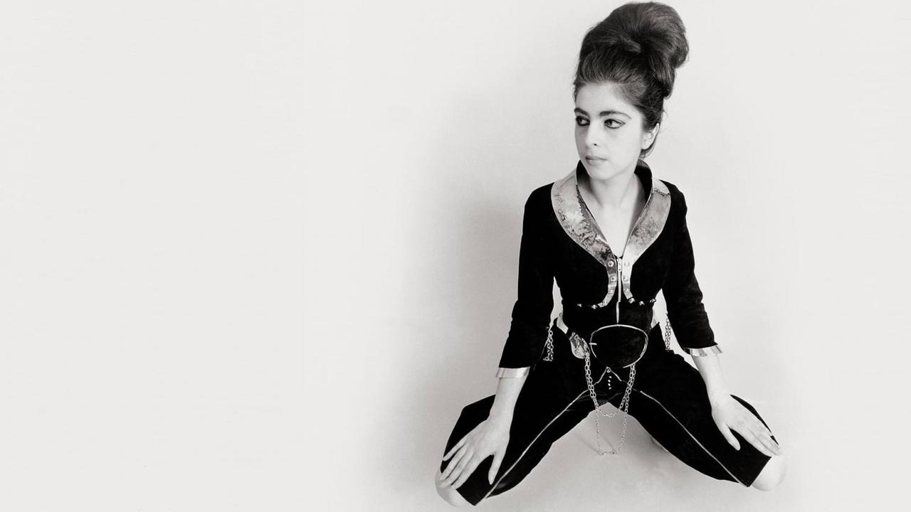 Ingrid Wiener, geborene Schuppan, trägt 1968 ein Schmuckstück von Ernst Graf. Ingrid Wiener, geborene Schuppan, trägt 1968 ein Schmuckstück von Ernst Graf.