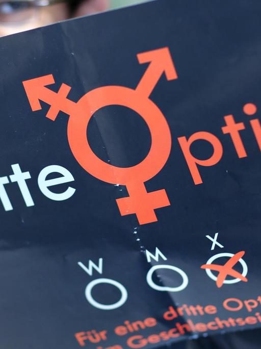 Die Gruppe "Dritte Option" fordert, dass es beim Geschlechtseintrag im Geburtenregister eine weitere Option neben "männlich" und "weiblich" gibt.