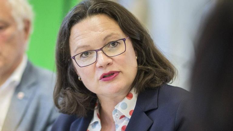 News Bilder des Tages Andrea Nahles, SPD-Vorsitzende, aufgenommen im Rahmen des Treffens mit der Lausitzrunde, Buergermeister, Landraete und Unternehmer der Lausitz, zu Gespraechen zum Strukturwandel im Rahmen des Kohleausstiegs in Welzow, 15.08.2018. Welzow Deutschland *** Andrea Nahles SPD chairwoman took part in the meeting with the Lausitzrunde Mayor Landraete and entrepreneurs of Lusatia to discuss structural change in the context of the coalition exit in Welzow 15 08 2018 Welzow Germany PUBLICATIONxINxGERxSUIxAUTxONLY Copyright: xFlorianxGaertner/photothek.netx News Bilder des Tages Andrea Nahles, SPD-Vorsitzende, aufgenommen im Rahmen des Treffens mit der Lausitzrunde, Buergermeister, Landraete und Unternehmer der Lausitz, zu Gespraechen zum Strukturwandel im Rahmen des Kohleausstiegs in Welzow, 15.08.2018. Welzow Deutschland *** Andrea Nahles SPD chairwoman took part in the meeting with the Lausitzrunde Mayor Landraete and entrepreneurs of Lusatia to discuss structural change in the context of the coalition exit in Welzow 15 08 2018 Welzow Germany PUBLICATIONxINxGERxSUIxAUTxONLY Copyright: xFlorianxGaertner/photothek.netx