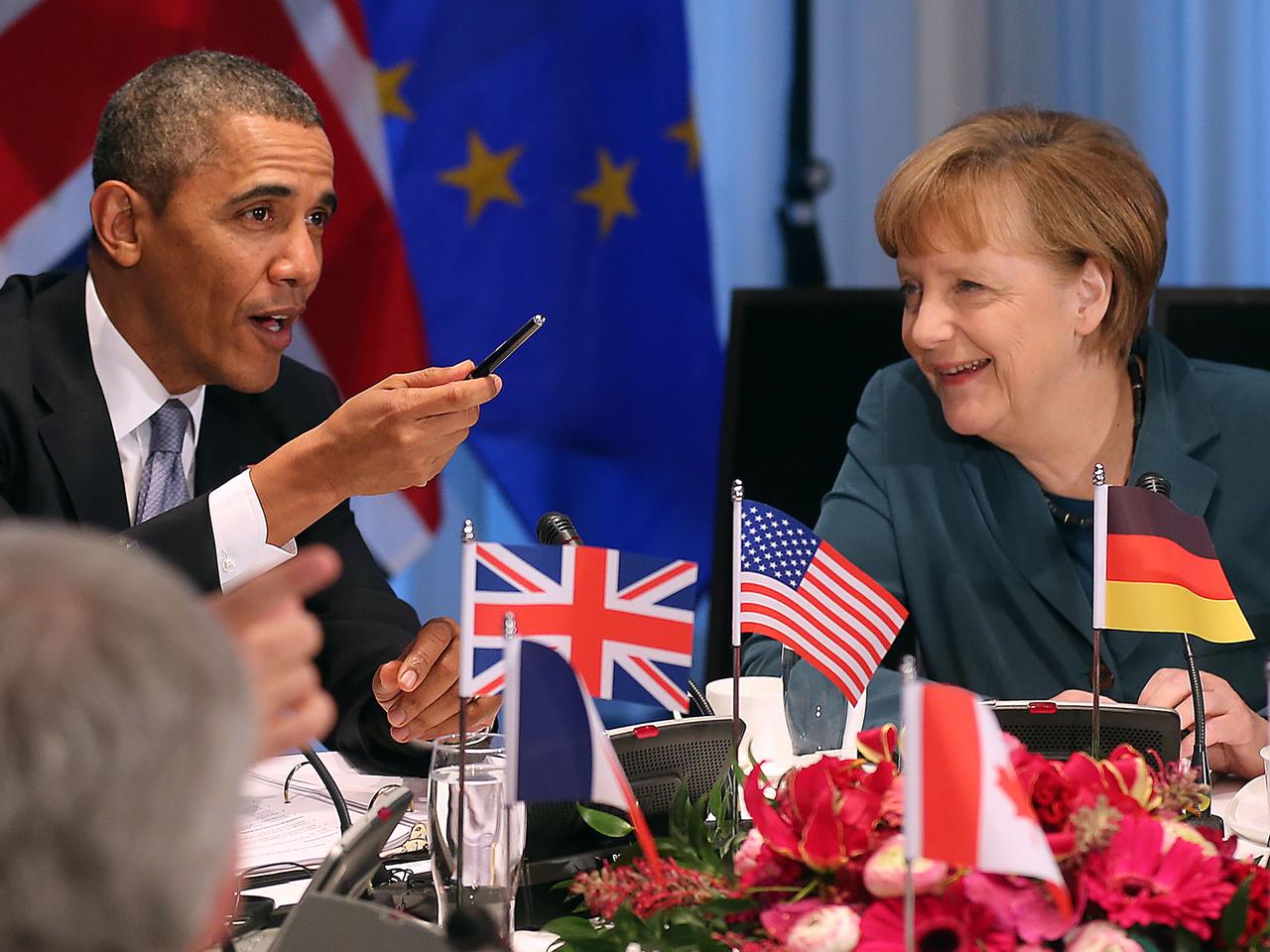 US-Präsident Barack Obama und Bundeskanzlerin Angela Merkel beim G7-Treffen in Den Haag US-Präsident Barack Obama und Bundeskanzlerin Angela Merkel beim G7-Treffen in Den Haag