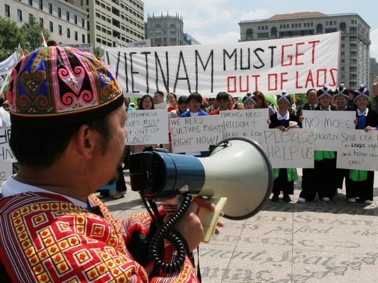 Die religiöse Minderheit der Montagnards demonstriert in Washington gegen einen Besuch des damaligen vietnamesischen Premier Phan Van Khai
