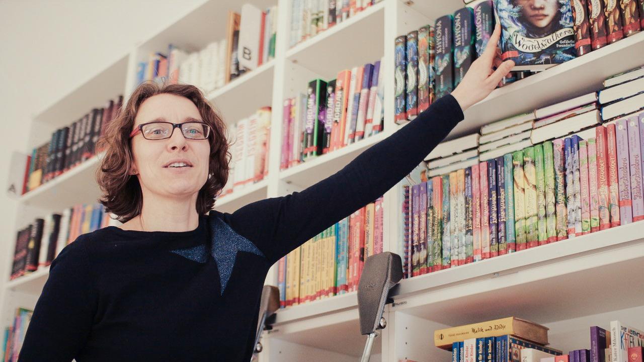 Porträt von Nicoletta Enzmann, Teamleiterin Jugendbuch und Taschenbuch im Würzburger Arena Verlag Porträt von Nicoletta Enzmann, Teamleiterin Jugendbuch und Taschenbuch im Würzburger Arena Verlag