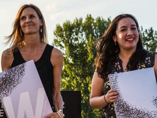 Die Preisträgerinnen des Internationalen Literaturpreises bei der Presiverleihung am 18.06.2019 in Berlin: die mexikanische Autorin Fernanda Melchor und die Übersetzerin Angelica Ammar.