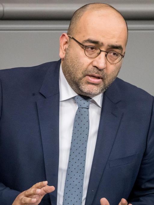 Omid Nouripour (Grüne) spricht am 22.11.2017 bei der Plenarsitzung des Deutschen Bundestages in Berlin.
