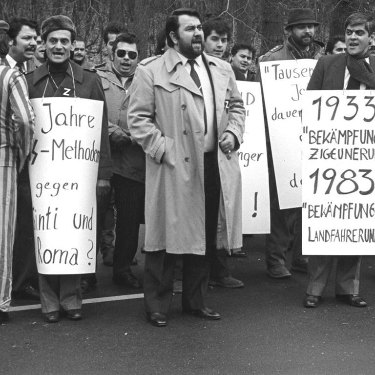 Demonstration vor dem Bundeskriminalamt im Januar 1983.