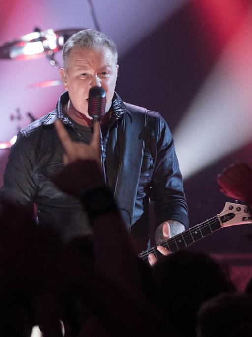 Die US-amerikanische Band Metallica mit Sänger James Hetfield hat ihr neues Album "Hardwired" veröffentlicht.