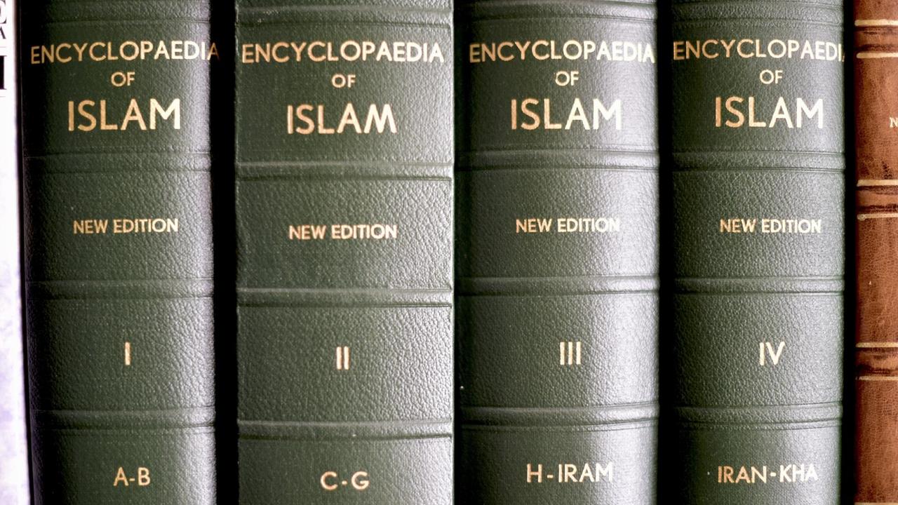 Vier Bände des Standardwerks der Arabistik und der Islamwissenschaft: die in Fachkreisen auch als Bibel der Orientalistik bezeichnete Encyclopaedia of Islam. 