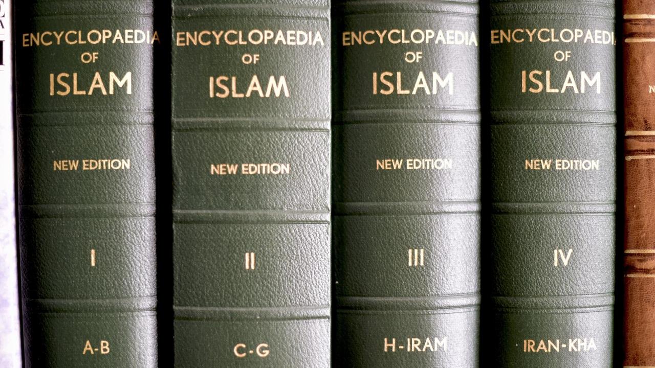 Vier Bände des Standardwerks der Arabistik und der Islamwissenschaft: die in Fachkreisen auch als Bibel der Orientalistik bezeichnete Encyclopaedia of Islam. Vier Bände des Standardwerks der Arabistik und der Islamwissenschaft: die in Fachkreisen auch als Bibel der Orientalistik bezeichnete Encyclopaedia of Islam.