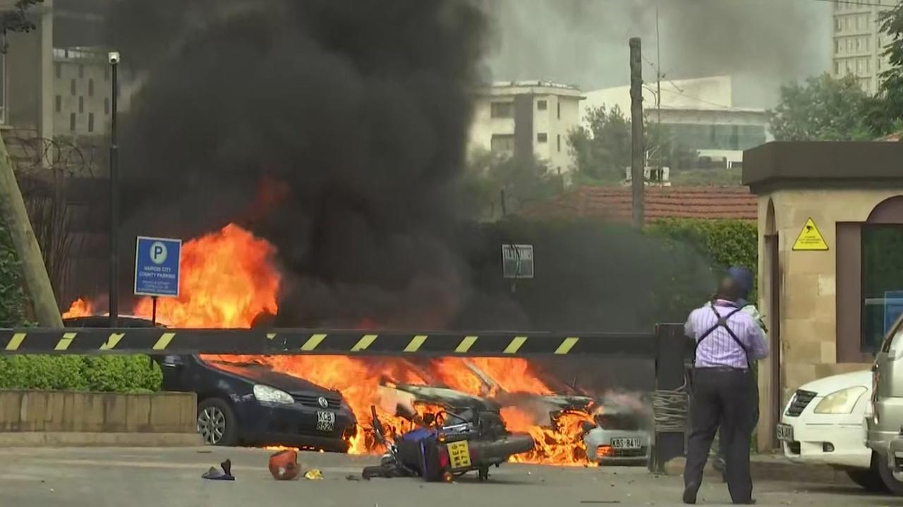 Im Januar 2019 verübte die Terror-Miliz Al-Shabaab einen Anschlag auf ein Hotel in Nairobi. Im Januar 2019 verübte die Terror-Miliz Al-Shabaab einen Anschlag auf ein Hotel in Nairobi.