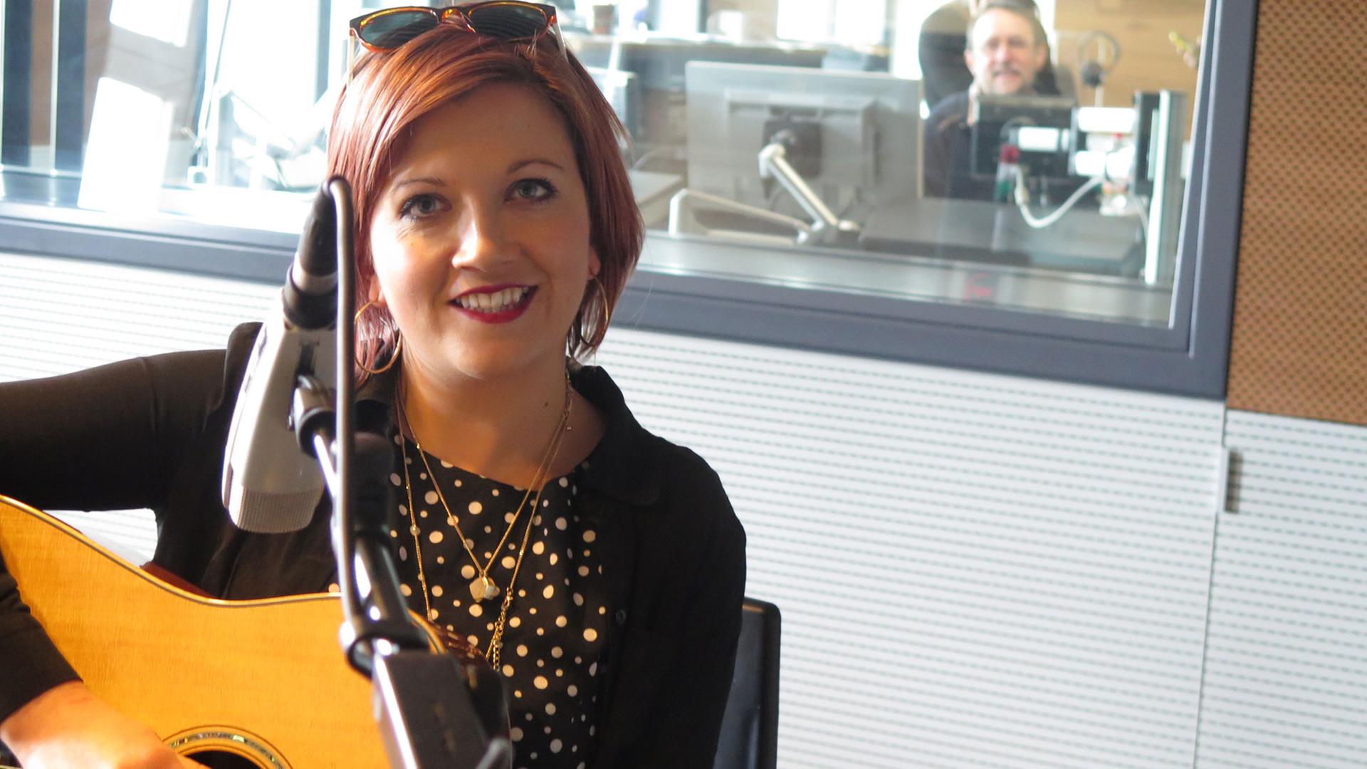Heidi Browne - britische Songwriterin im Studio bei Deutschlandradio Kultur Heidi Browne - britische Songwriterin im Studio bei Deutschlandradio Kultur