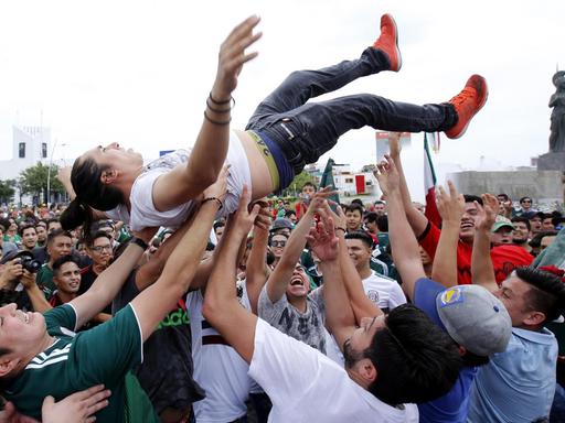 Die Mexikaner feierten ausgelassen den historischen 1:0-Erfolg ihres Nationalteams gegen Deutschland beim WM-Gruppenspiel in Moskau