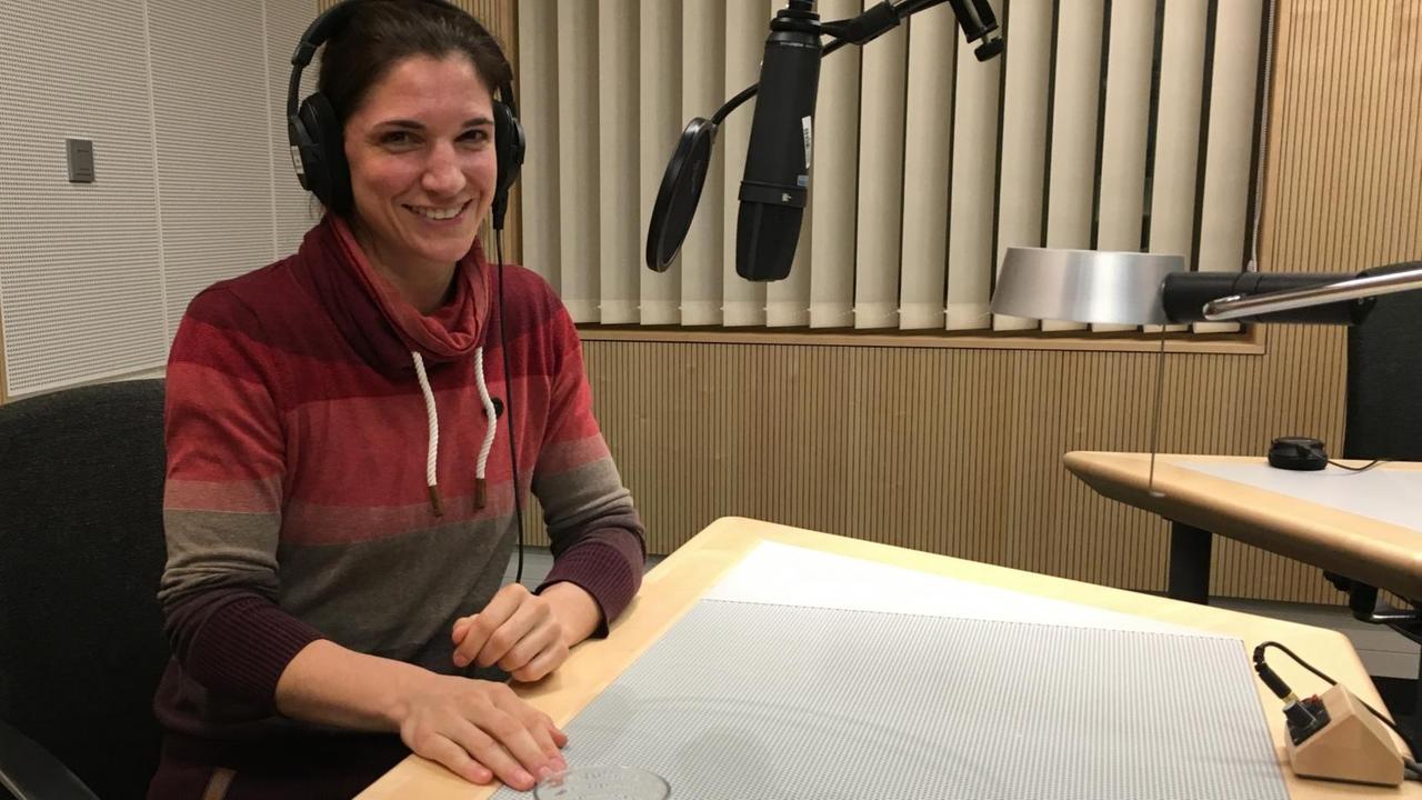 Nadine Apetz zu Besuch im Dlf-Studio. Nadine Apetz zu Besuch im Dlf-Studio.