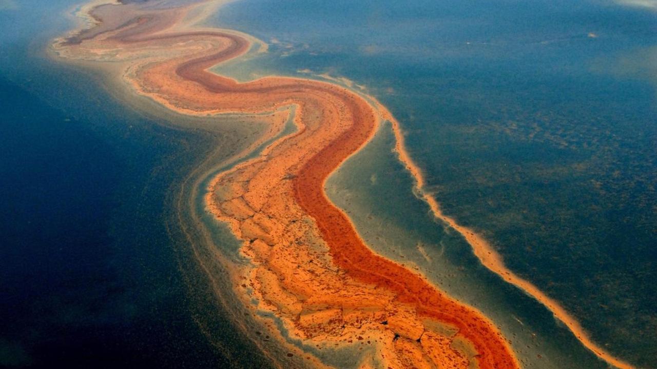 Eine Ölspur zieht sich durch den Golf von Mexiko als Folge eines Öllecks in einer Bohrplattform von BP.