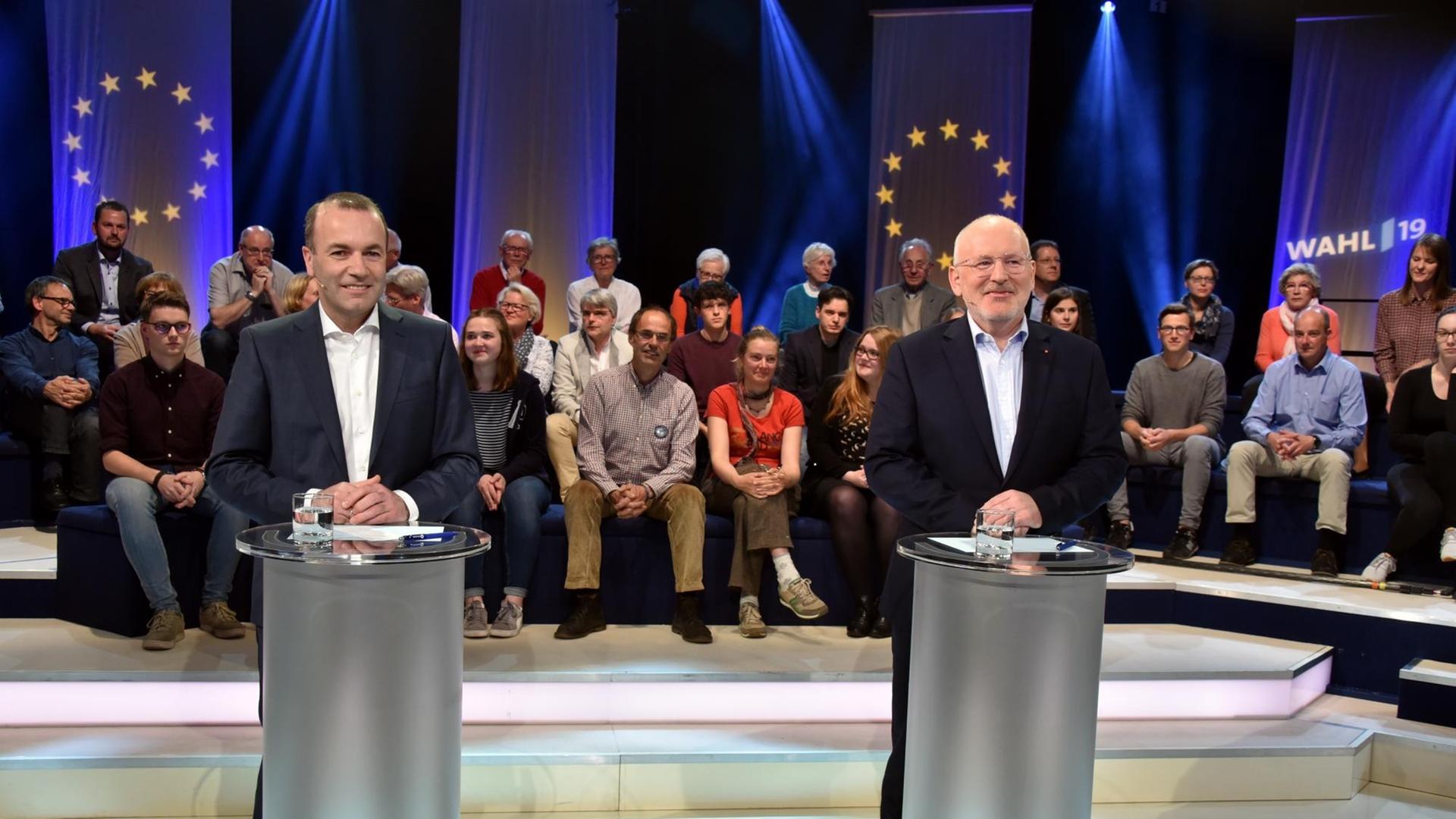 Poitiker Manfred Weber von der konservativen EVP und Frans Timmermans von der sozialdemokratischen SPE zu Gast in der ARD Wahlarena zur Europawahl 2019 - In der Live Sendung können 90 Minuten lang 100 Zuschauerinnen und Zuschauer in der Wahlarena in Köln den europäischen Spitzenkandidaten Fragen stellen. Poitiker Manfred Weber von der konservativen EVP und Frans Timmermans von der sozialdemokratischen SPE zu Gast in der ARD Wahlarena zur Europawahl 2019 - In der Live Sendung können 90 Minuten lang 100 Zuschauerinnen und Zuschauer in der Wahlarena in Köln den europäischen Spitzenkandidaten Fragen stellen.