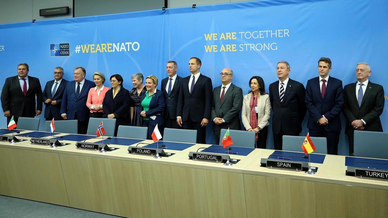 Die Nato-Verteidigungsminister am 3. Oktober 2018 in Brüssel Die Nato-Verteidigungsminister am 3. Oktober 2018 in Brüssel