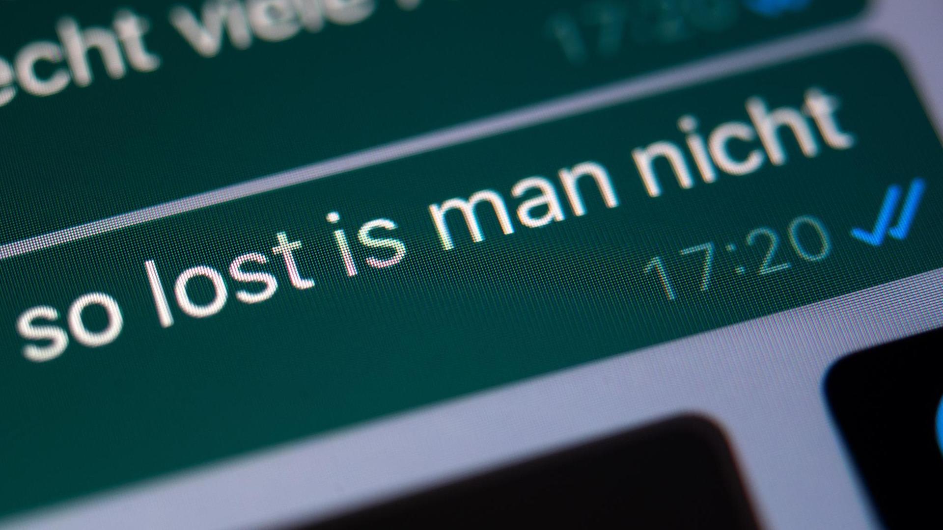 Das Foto zeigt den Satz "Also ganz so lost is man nicht" auf einem Telefon. Das Foto zeigt den Satz "Also ganz so lost is man nicht" auf einem Telefon.