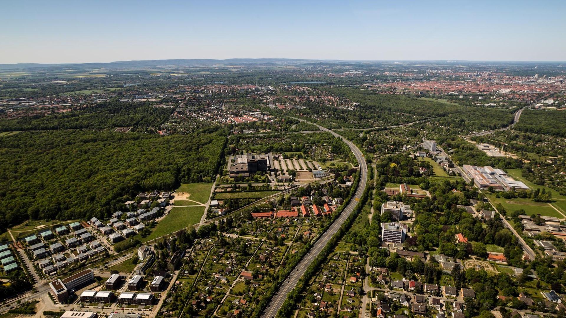 Luftaufnahme der Hannoveraner Stadtteile Laatzen, Seelhorst und Kirchrode.