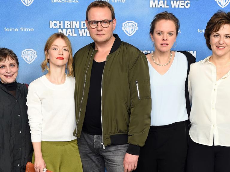 Die Schauspieler Katharina Thalbach (l-r), Karoline Schuch, Devid Striesow, die Regisseurin Julia von Heinz und Schauspielerin Martina Gedeck bei einem Pressetermin zur Vorstellung des Films "Ich bin dann mal weg".
