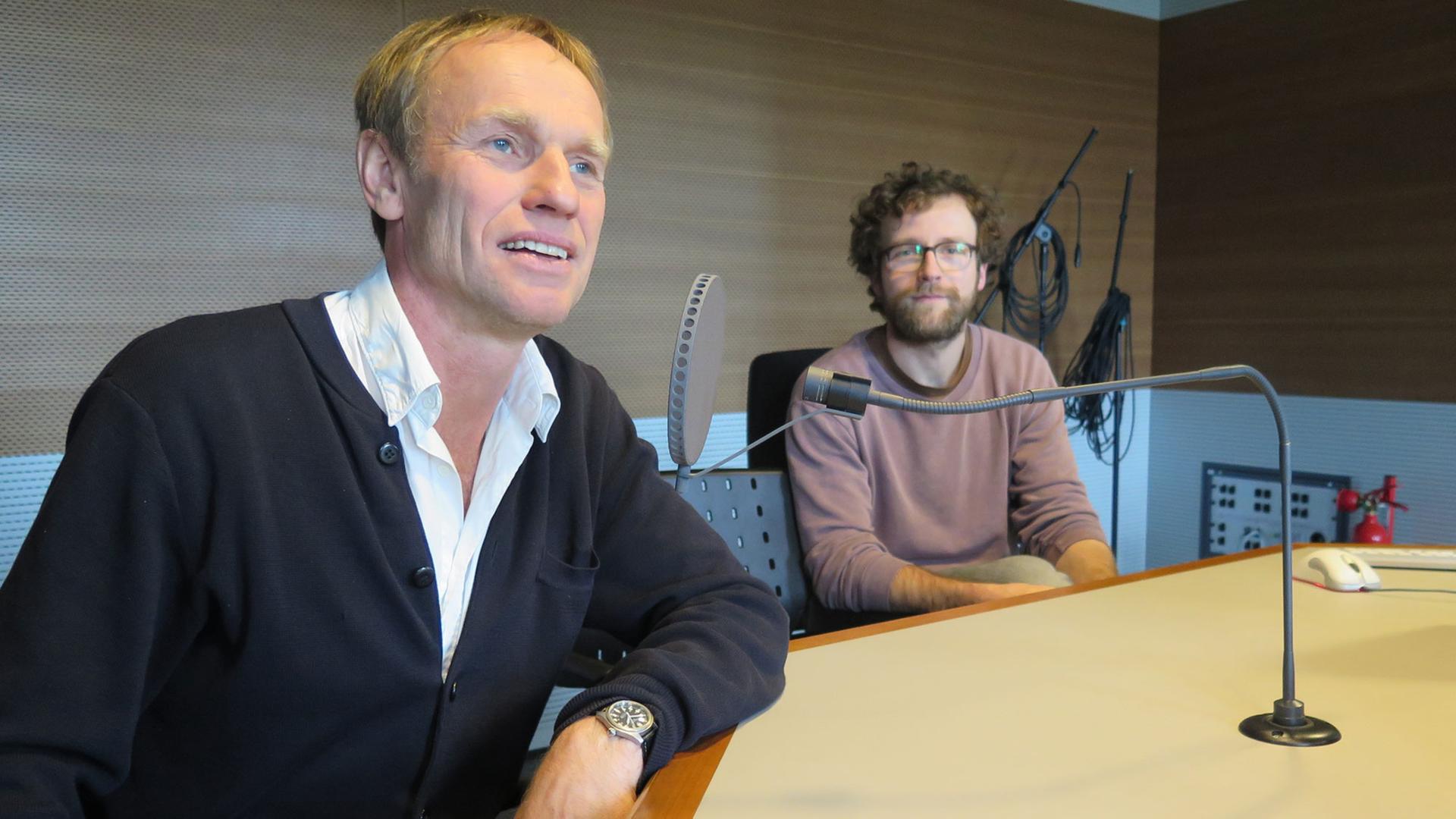 Norbert Leisegang, Frontmann der Band Keimzeit, mit Moderator Carsten Rochow Norbert Leisegang, Frontmann der Band Keimzeit, mit Moderator Carsten Rochow