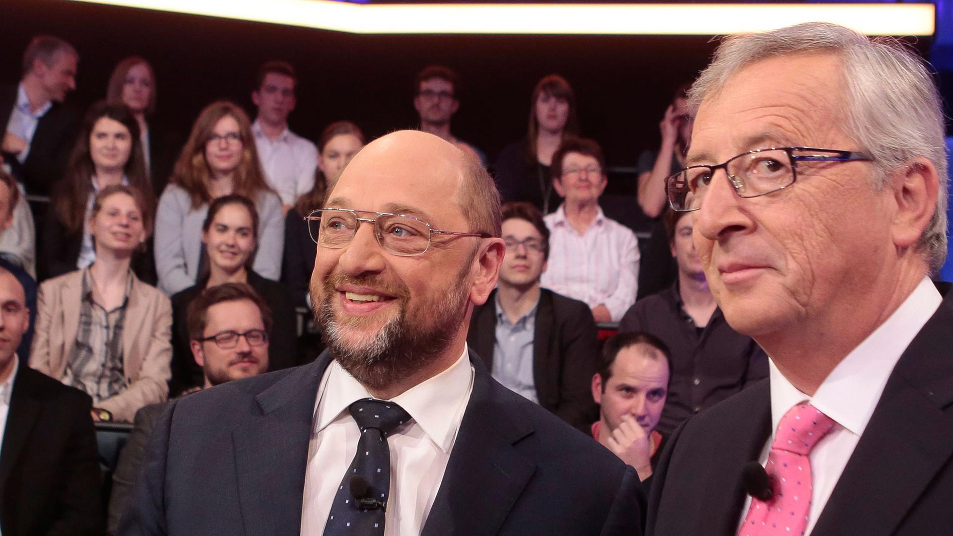 Martin Schulz und Jean-Claude Juncker debattieren im EU-Parlament