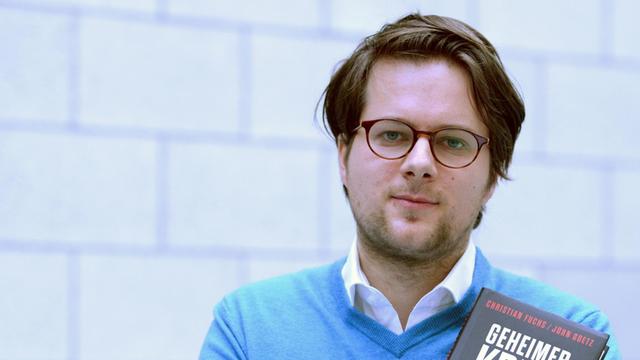 Der Journalist und Autor Christian Fuchs, aufgenommen am 14.11.2013 nach einer Pressekonferenz in Hamburg mit seinem Buch "Geheimer Krieg".