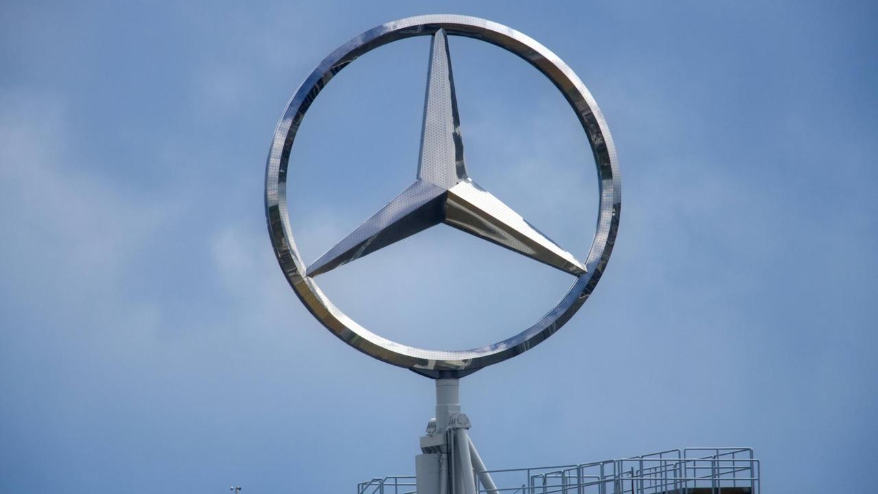 Merdedes-Stern, Daimler, Mercedes-Benz, Konzernzentrale, Stuttgart- Untertürkheim, Baden-Württemberg, Deutschland *** Merdedes Stern, Daimler, Mercedes Benz, Group Headquarters, Stuttgart Untertürkheim, Baden Württemberg, Germany