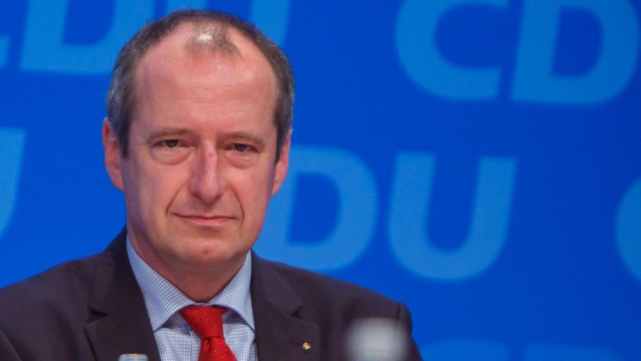 Der CDU-Politiker Oliver Wittke im April 2017 beim Landesparteitag in Münster. Der CDU-Politiker Oliver Wittke im April 2017 beim Landesparteitag in Münster.