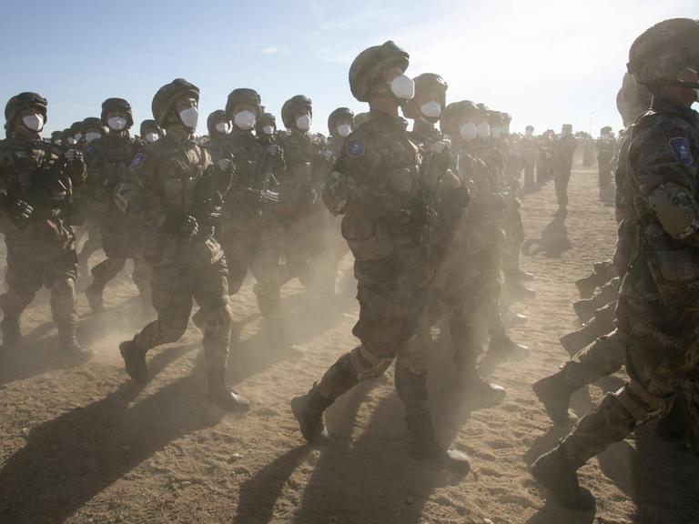 Soldaten aus Staaten der Shanghaier Organisation für Zusammenarbeit bei einer Anti-Terrorismus-Übung in Russland.