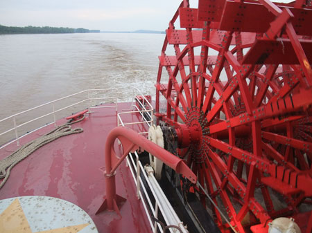 Über den Ohio-River pendelt die American Queen zwischen Cincinnati und Memphis Über den Ohio-River pendelt die American Queen zwischen Cincinnati und Memphis