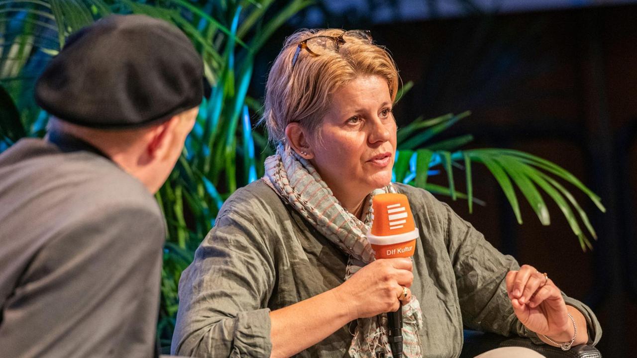 Tonia Mastrobuoni beim 5. Kölner Forum für Journalismuskritik. Tonia Mastrobuoni beim 5. Kölner Forum für Journalismuskritik.