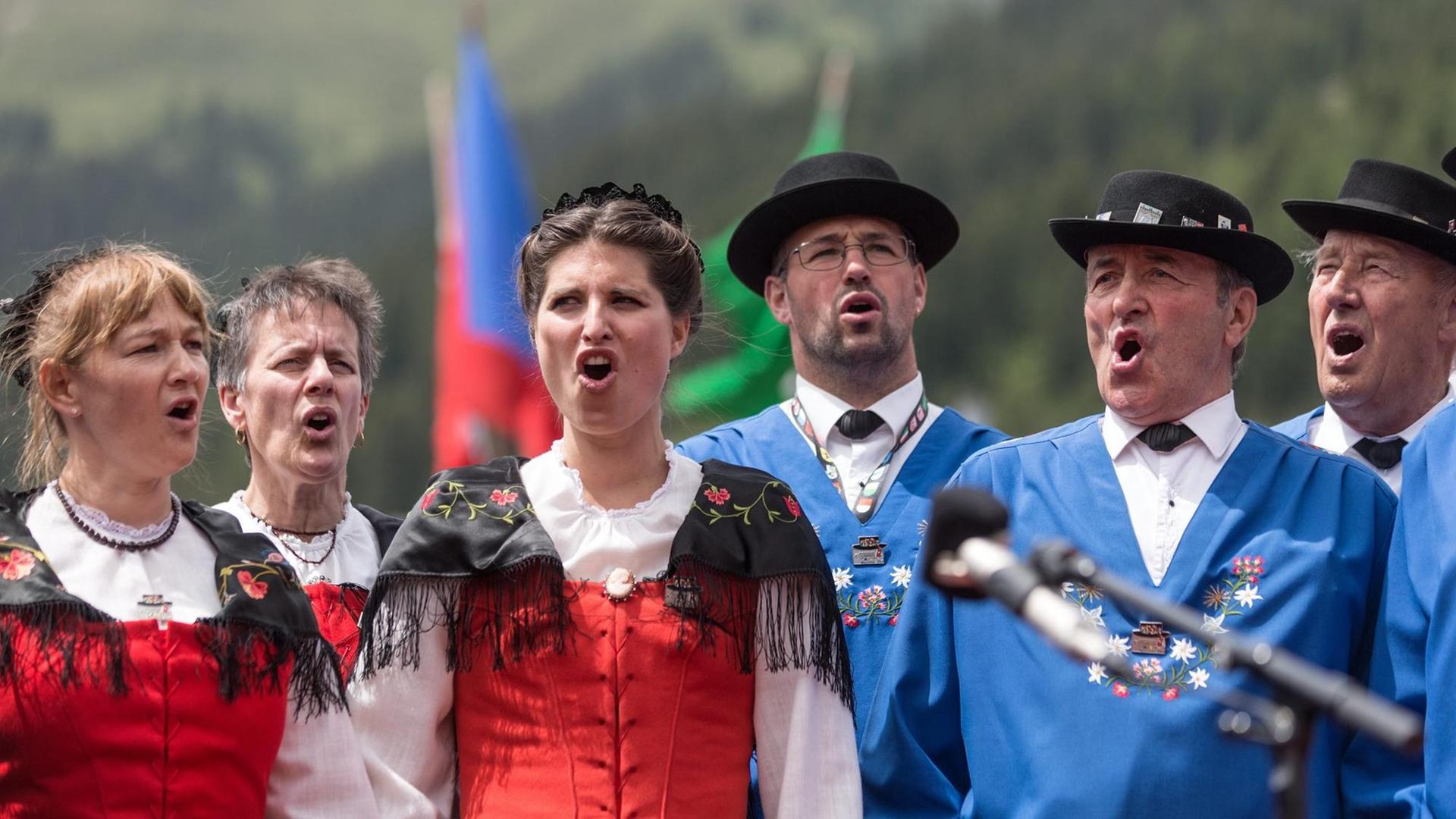 Die Schweizer Jodel-Gruppe "Silvretta Klosters" treten beim Eidgenössischen Jodlerfest auf.