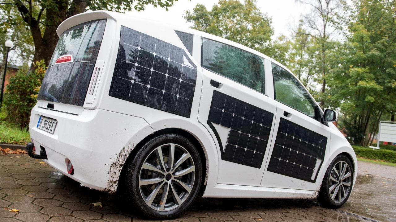 Ein Elektroauto vom Typ "Sion" des Herstellers "Sono Motors" bei der Vorstellung des Prototyps in Hamburg Ein Elektroauto vom Typ "Sion" des Herstellers "Sono Motors" bei der Vorstellung des Prototyps in Hamburg