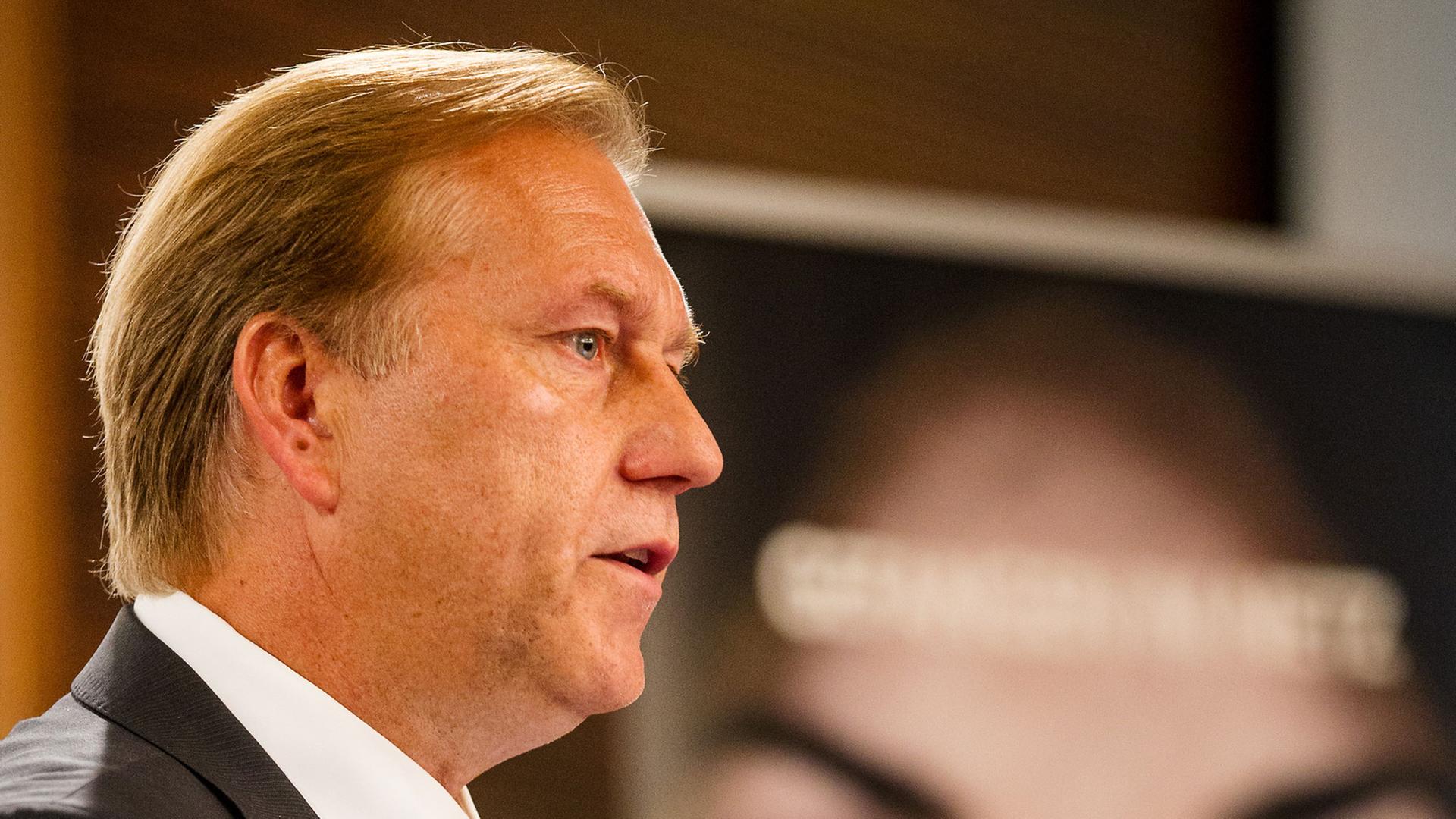 Der Vorstandsvorsitzende des Bündnisses gegen Cybermobbing, Uwe Leest. Der Vorstandsvorsitzende des Bündnisses gegen Cybermobbing, Uwe Leest.
