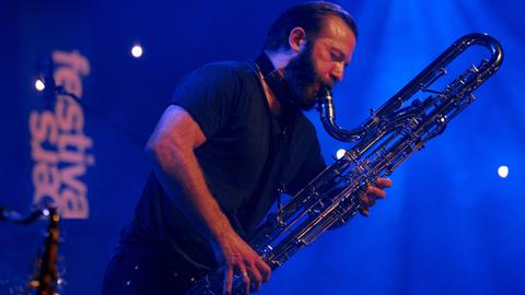 Der amerikanische Saxophonist Colin Stetson auf dem Moers Festival 2015.