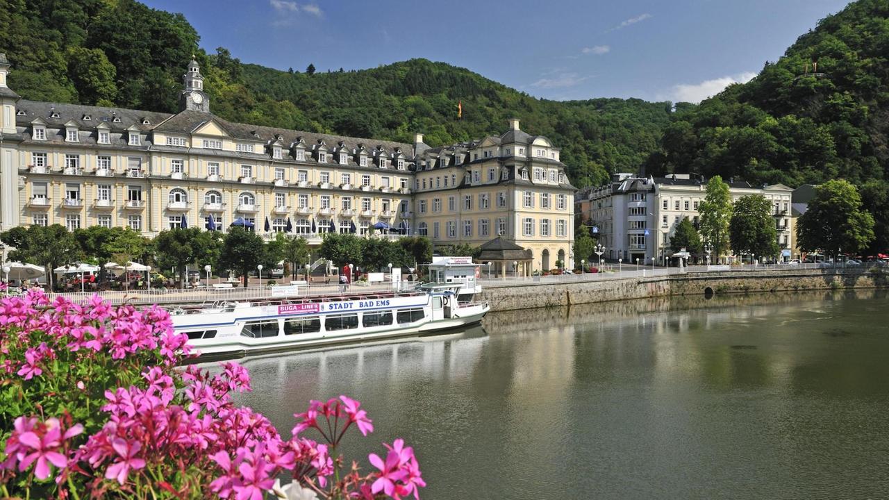 Das Kurhotel und das Staatliche Kurhaus in Bad Ems, Rheinland-Pfalz. Das Kurhotel und das Staatliche Kurhaus in Bad Ems, Rheinland-Pfalz.