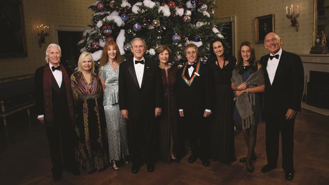 2008 im Weissen Haus zur Verleihung des Kennedy-Preises mit Chris und Calixte Stamp, Marcela und Catalina Curbishley sowie Heather mit Präsident Bush und seiner Frau. Roger Daltrey vierter von rechts