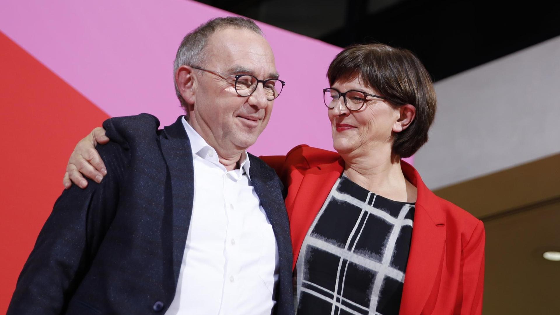 Die designierten SPD-Vorsitzenden Norbert Walter-Borjans und Saskia Esken.