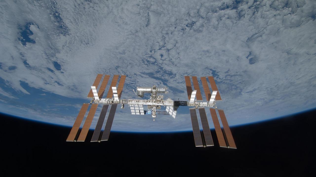 Die größte bisher von Menschen gebaute Struktur im All, aber noch lange keine Dyson-Sphäre: Die ISS.
Die größte bisher von Menschen gebaute Struktur im All, aber noch lange keine Dyson-Sphäre: Die ISS.