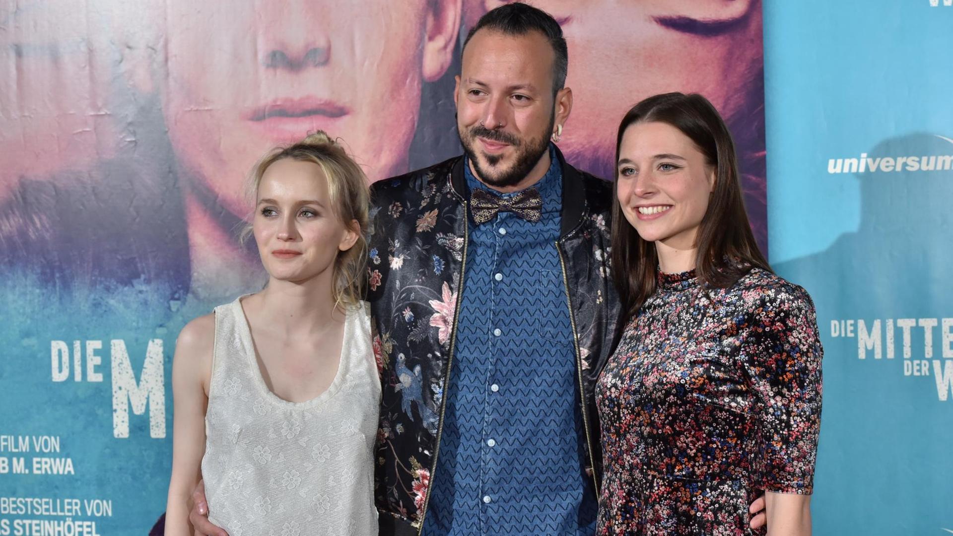 Die Schauspieler Ada Philine Stappenbeck (l) und Svenja Jung (r) und Regisseur Jakob M. Erwa (m) Die Schauspieler Ada Philine Stappenbeck (l) und Svenja Jung (r) und Regisseur Jakob M. Erwa (m)