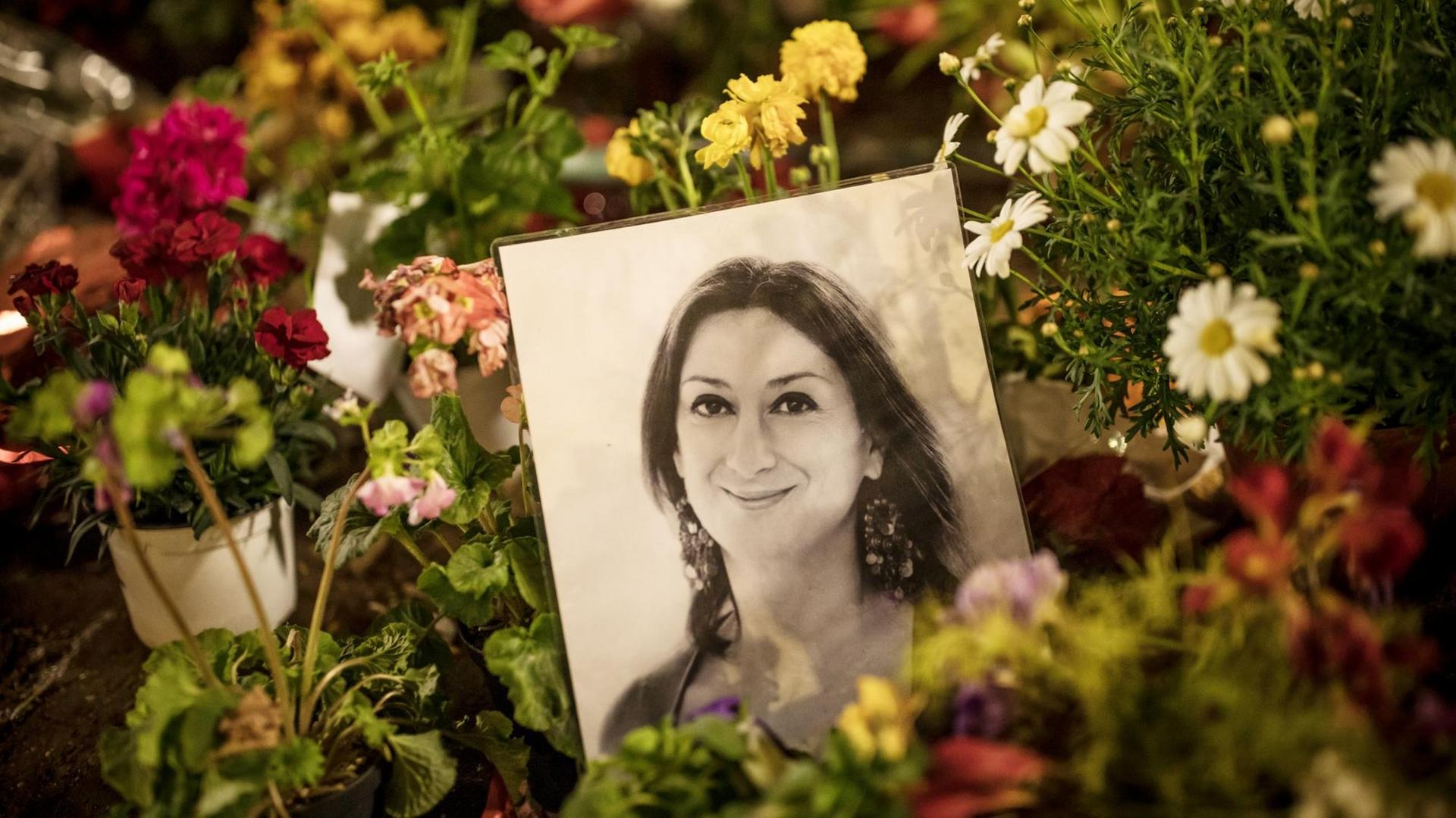 Blumen für die ermordete Journalistin Daphne Caruana Galizia auf Malta.