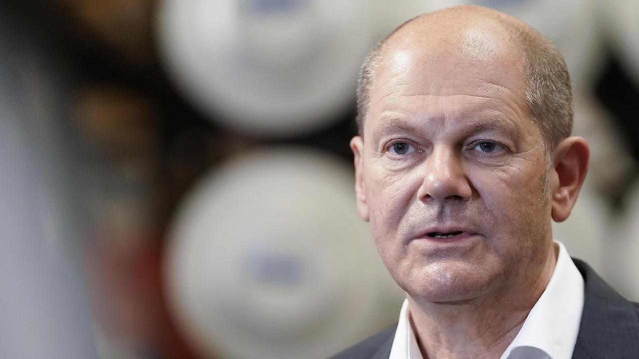 Aktuell, 29.06.2021, Duisburg, Olaf Scholz im Portrait, Bundesfinanzminister und SPD Kanzlerkandidat zu Gast im Huettenwerk Krupp Mannesmann (HKM) in Duisburg Aktuell, 29.06.2021, Duisburg, Olaf Scholz im Portrait, Bundesfinanzminister und SPD Kanzlerkandidat zu Gast im Huettenwerk Krupp Mannesmann (HKM) in Duisburg