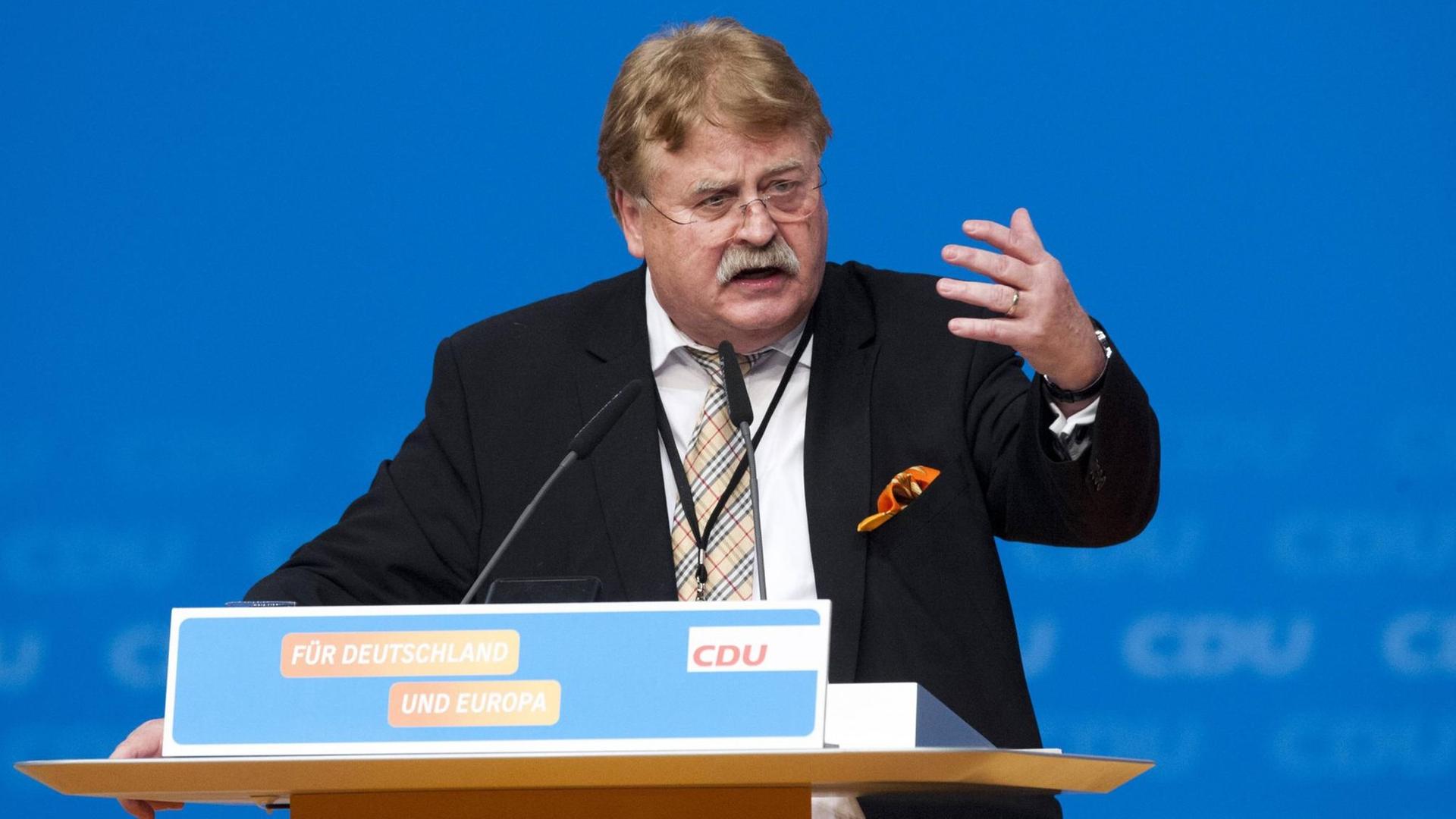 Der CDU-Europaabgeordnete Elmar Brok spricht beim CDU-Parteitag. Der CDU-Europaabgeordnete Elmar Brok spricht beim CDU-Parteitag.