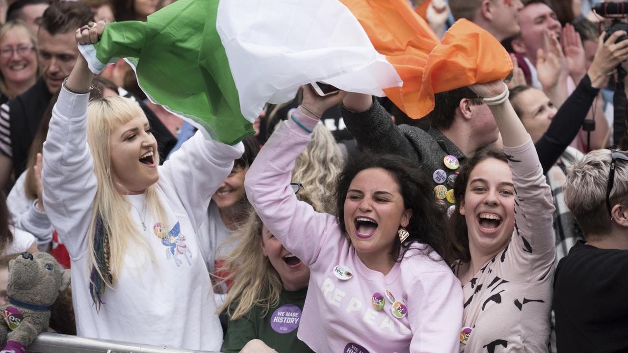 26. 5. 2018: Gegner des Abtreibungs-Verbot feiern das Ergebnis des Referendums in Irland
26. 5. 2018: Gegner des Abtreibungs-Verbot feiern das Ergebnis des Referendums in Irland