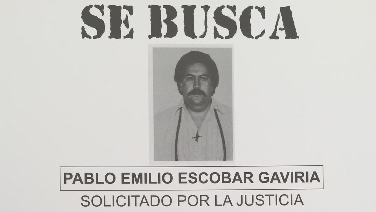 Ein Fahndungsplakat, mit dem nach Pablo Escobar gefahndet wurde. Ein Fahndungsplakat, mit dem nach Pablo Escobar gefahndet wurde.