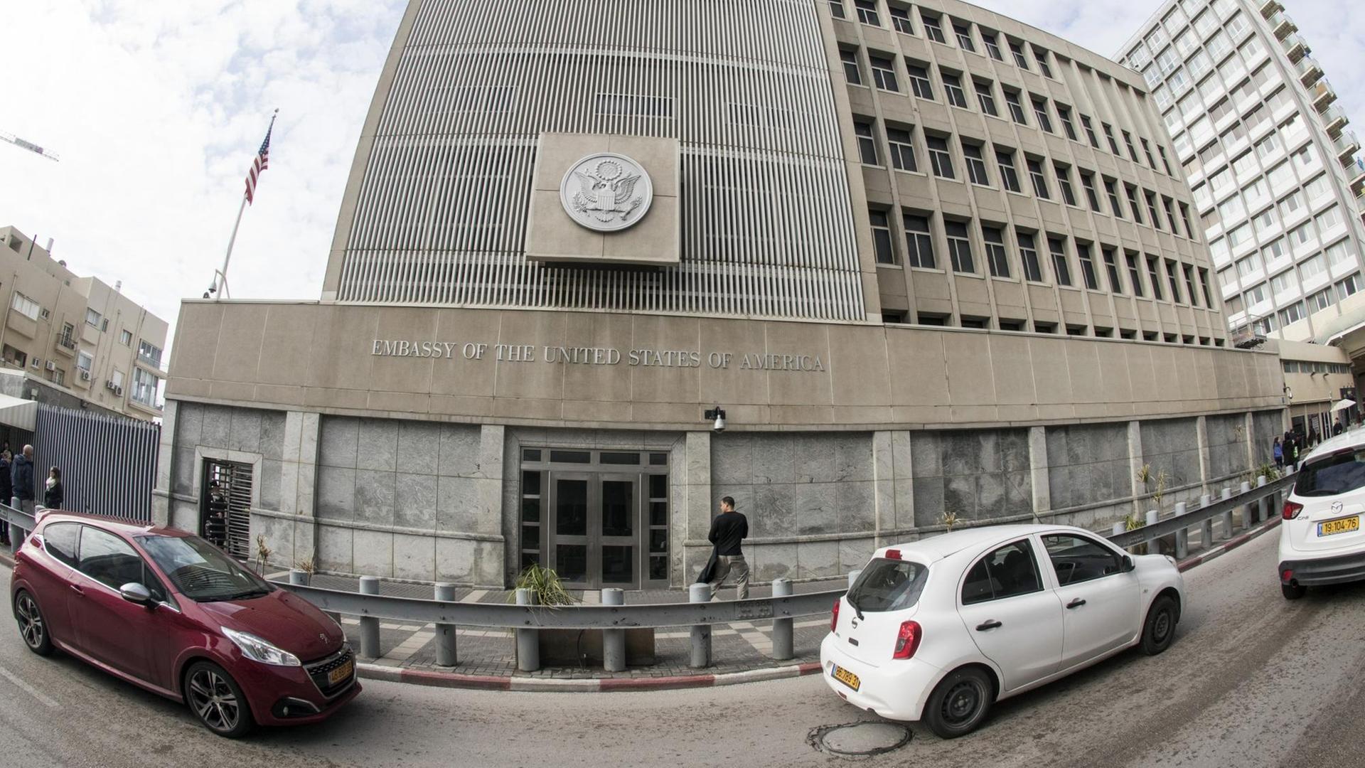 Außenansicht der US-Botschaft in Tel Aviv. Außenansicht der US-Botschaft in Tel Aviv.